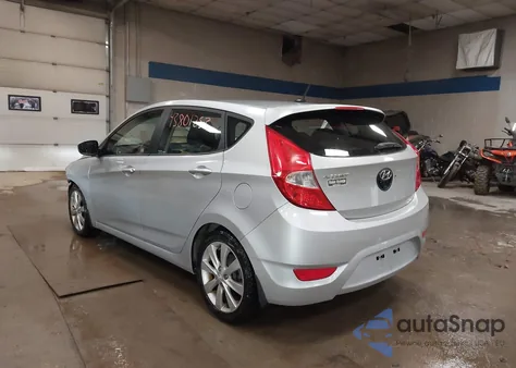 2013 Hyundai Accent Se z USA, uszkodzony, nr VIN KMHCU5AE9DU086265